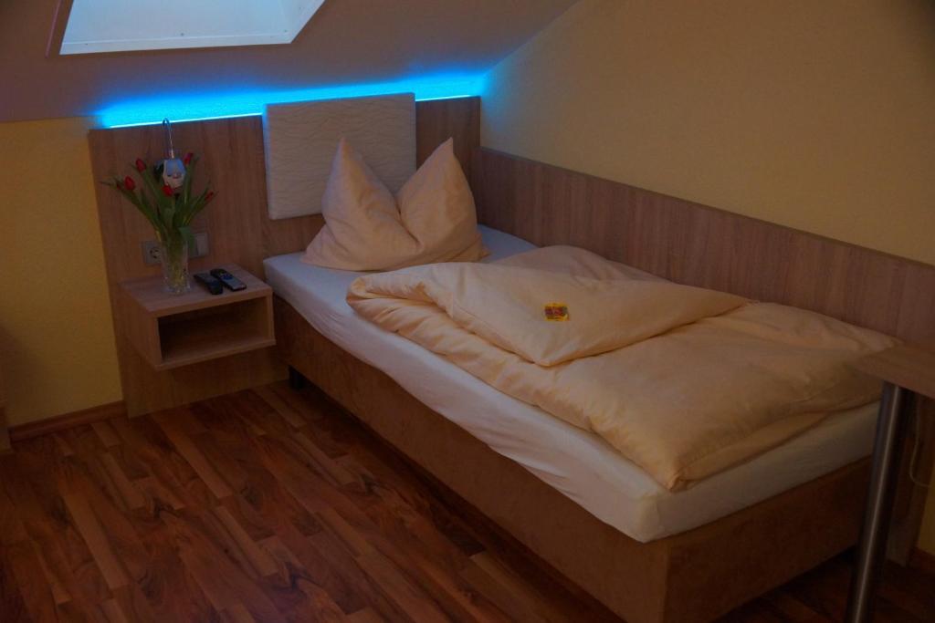 Hotel Garni Kleindienst Ursensollen Pokoj fotografie